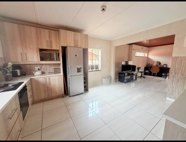 3 BEDROOM HOUSE FOR SALE IN VANDERBIJLPARK CW 5